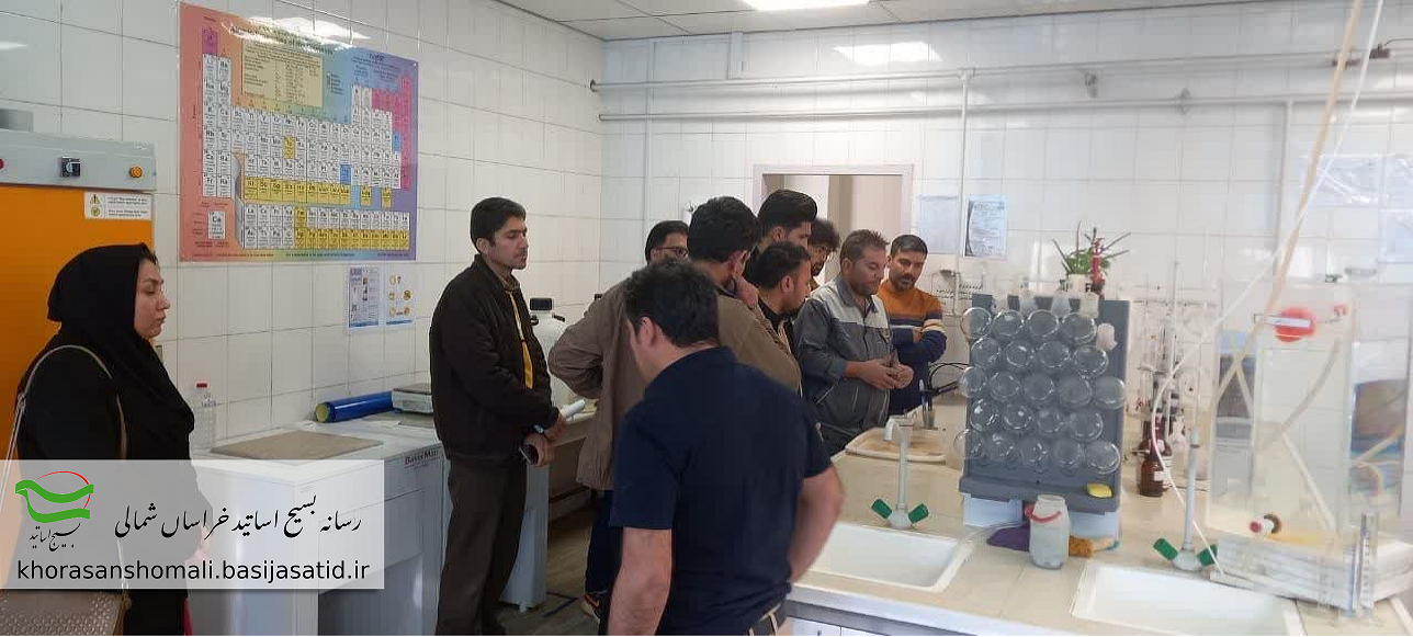 بازدید علمی اساتید بسیجی و دانشجویان رشته صنایع شیمیایی از آزمایشگاه مرکزی کارخانه آلومینای جاجرم