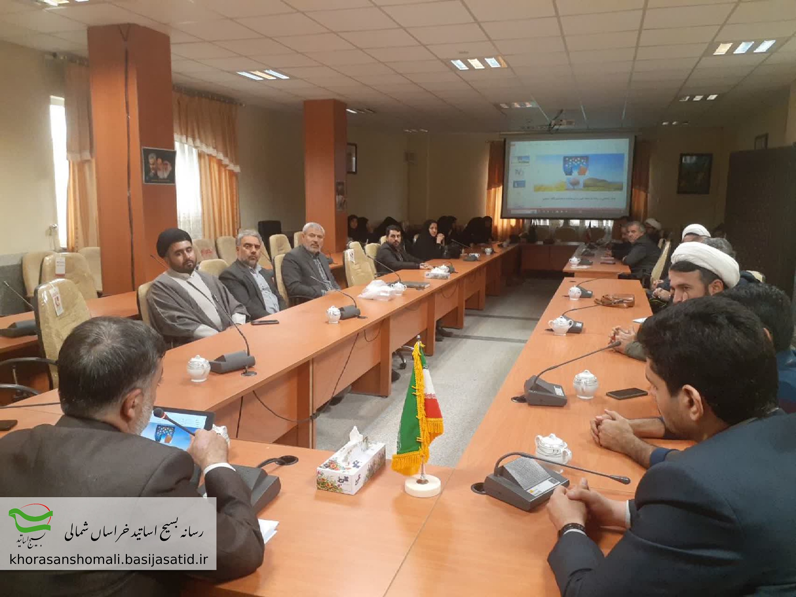 نشست وحدت حوزه و دانشگاه در محل پیام نور با سخنرانی دکتر توکلی