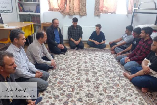 حضور ریاست و تعدادی از اساتید بسیجی دانشکده فنی جاجرم در خوابگاه و برگزاری جلسه قرآنی و بصیرتی  